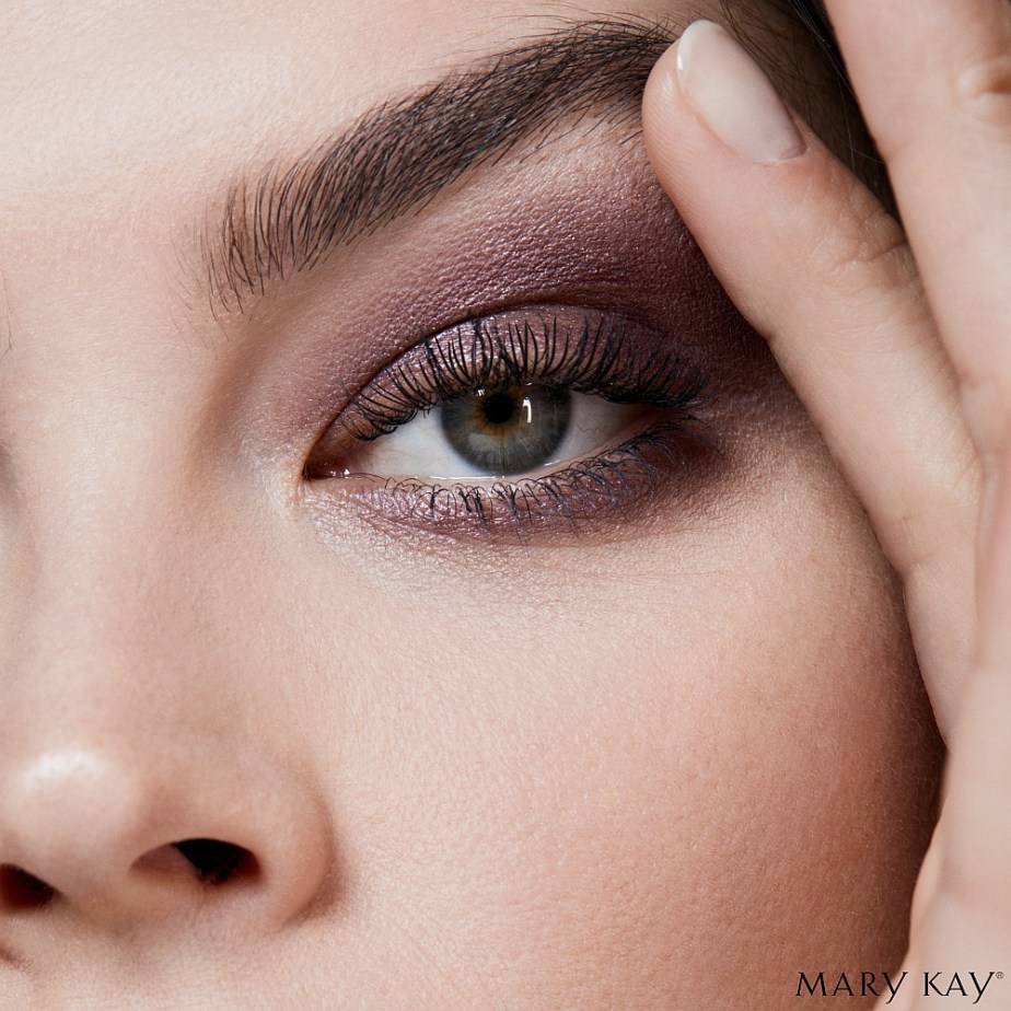 Vizažistė pataria, kaip pačiai pasidaryti kasdienį akių&nbsp;makiažą